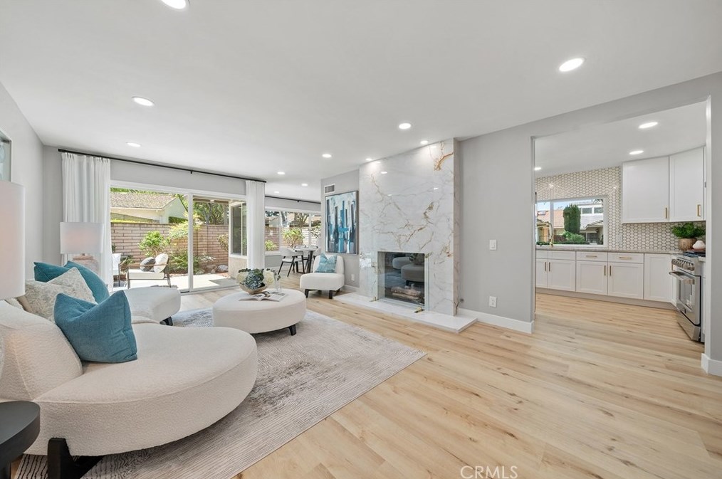 5252 Thorn Tree Ln, Irvine CA  92612-2346 exterior