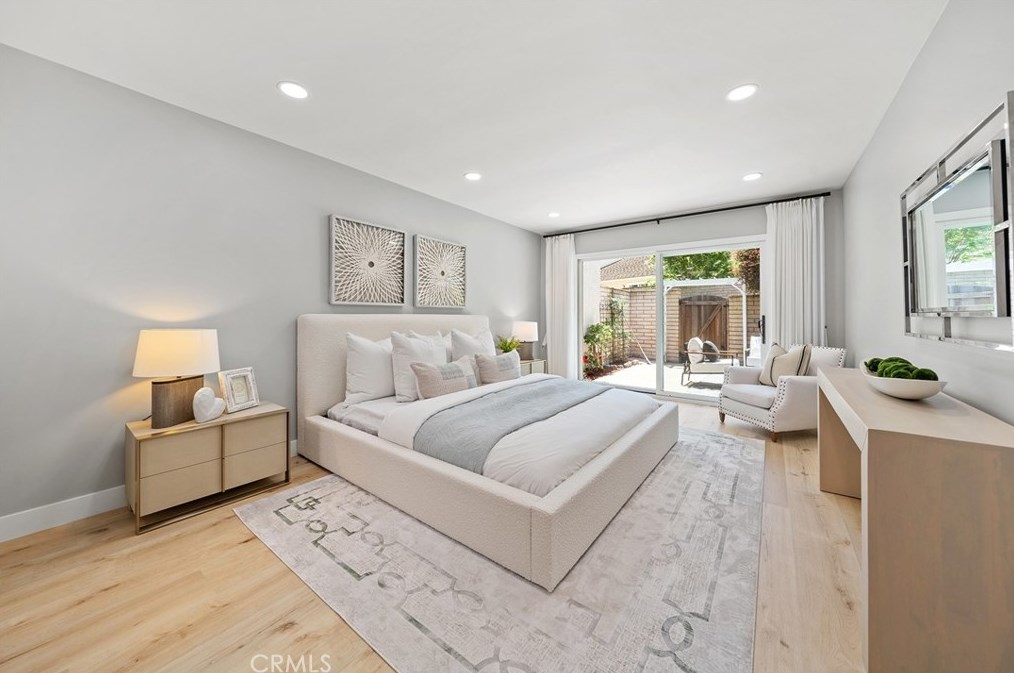 5252 Thorn Tree Ln, Irvine CA  92612-2346 exterior