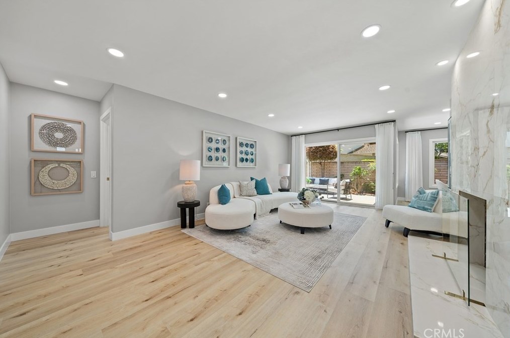 5252 Thorn Tree Ln, Irvine CA  92612-2346 exterior