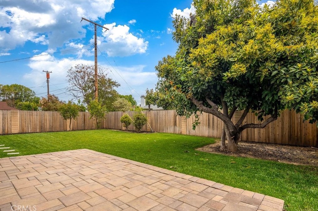 1100 Acacia Ave, Fullerton CA  92831-2930 exterior