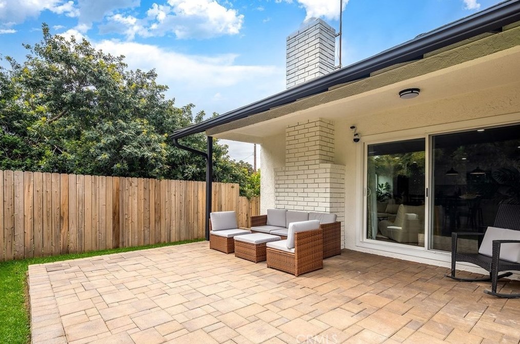 1100 Acacia Ave, Fullerton CA  92831-2930 exterior