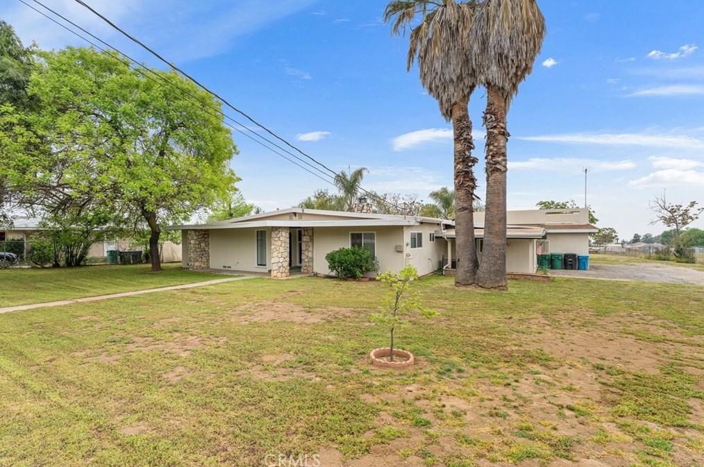 966 Fremont St, Calimesa, CA 92320-1405