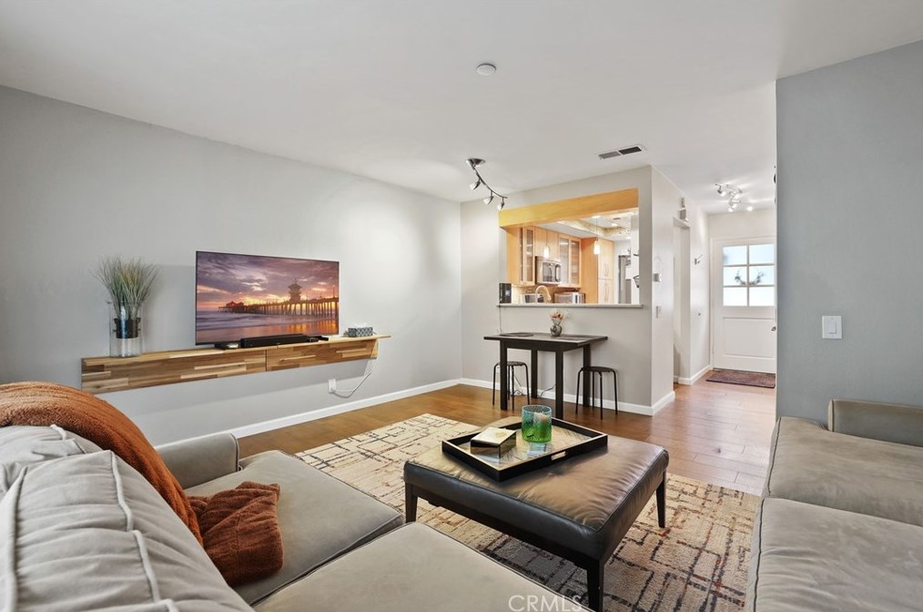 83 Abbeywood Ln, Laguna Beach CA  92656-2907 exterior