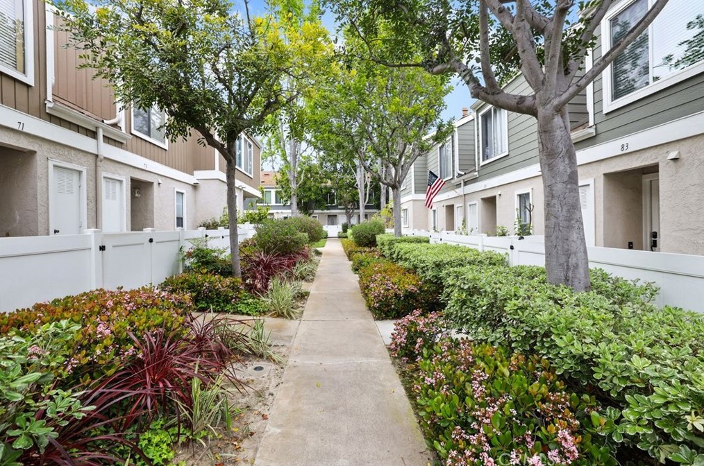 83 Abbeywood Ln, Laguna Beach CA  92656-2907 exterior