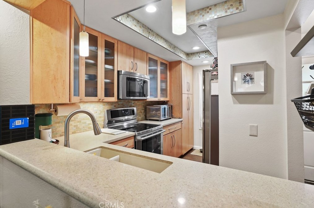 83 Abbeywood Ln, Laguna Beach CA  92656-2907 exterior