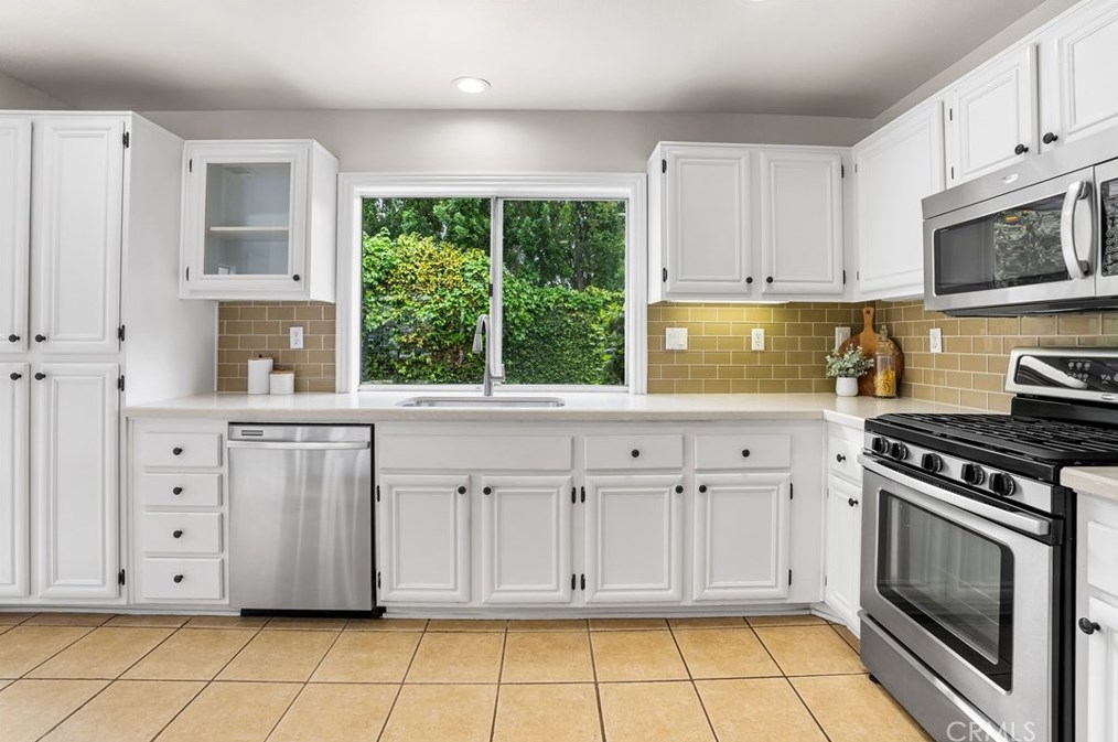 10 Pacific Grove Dr, Laguna Beach CA  92656-4216 exterior