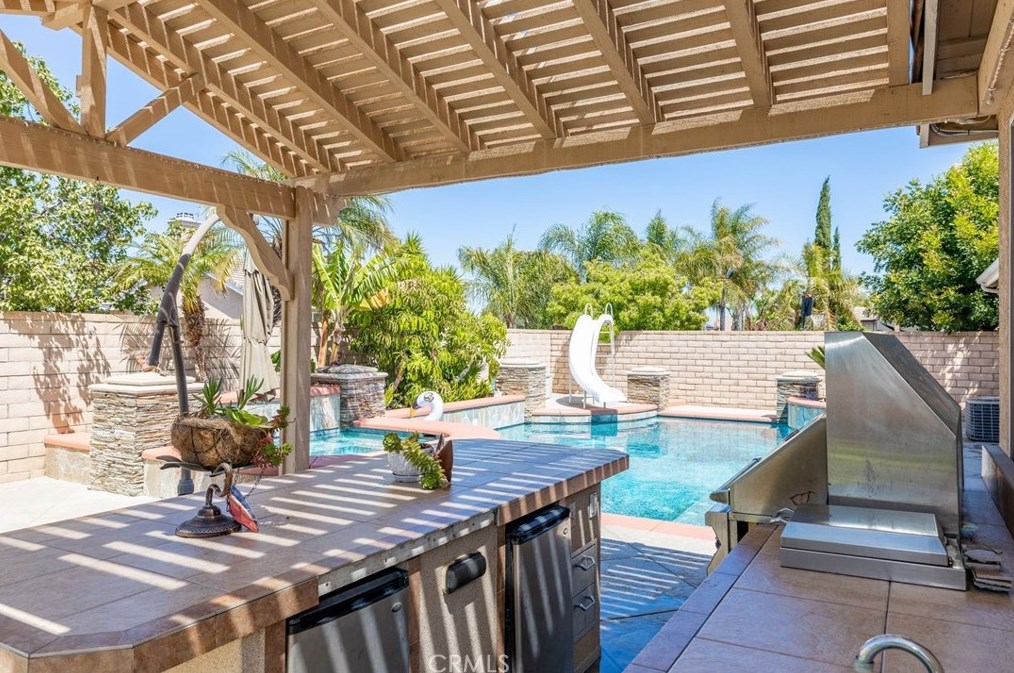 1289 Barcelona St, Corona, CA 92882