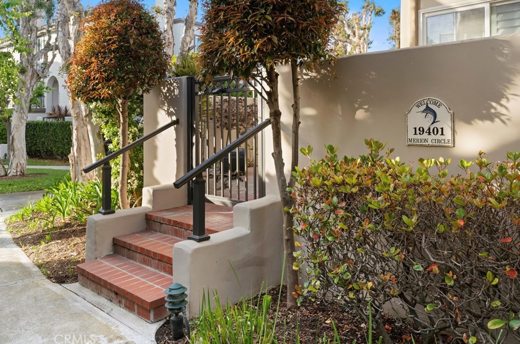19401 Merion Cir, Huntington Beach, CA 92648