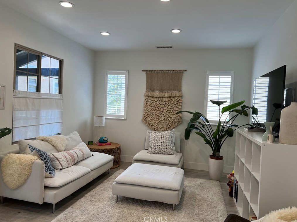 3 Nature, Irvine CA  92620-3827 exterior