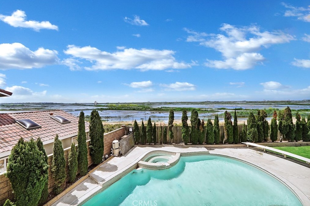 17911 Denvale Cir, Huntington Beach, CA 92649