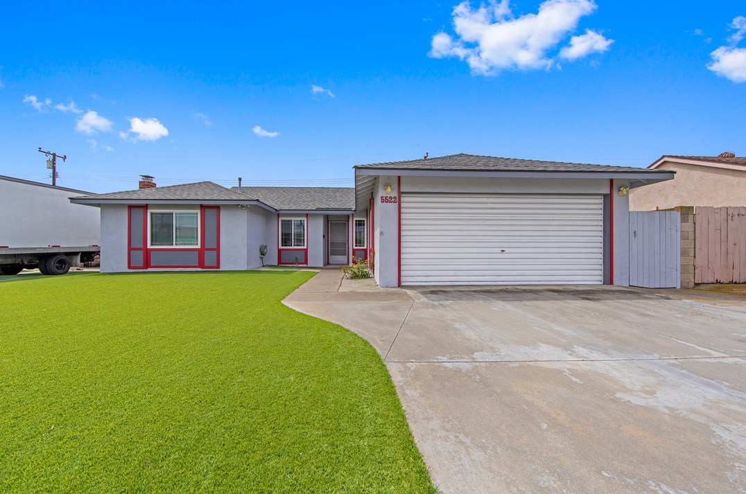 5522 Stardust Dr, Huntington Beach, CA 92647-2036