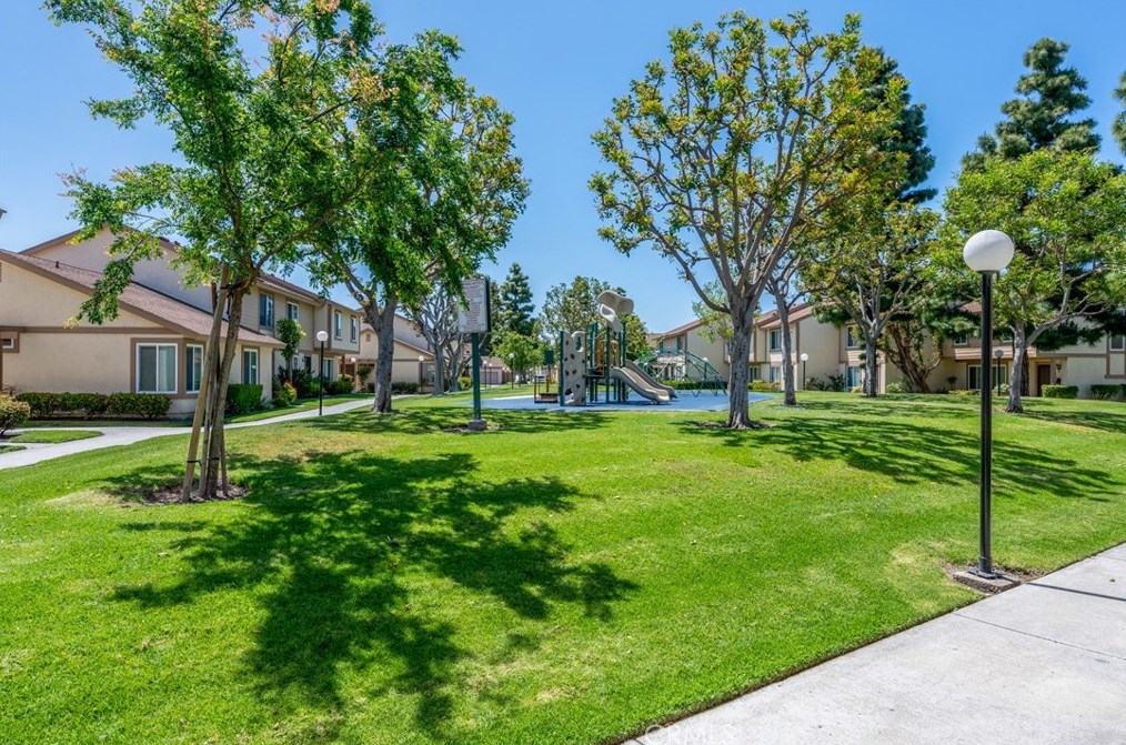 3011 Bradford Pl, Santa Ana CA  92707-4034 exterior