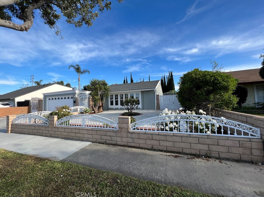 910 Alton Ave, Santa Ana CA  92707-3960 exterior