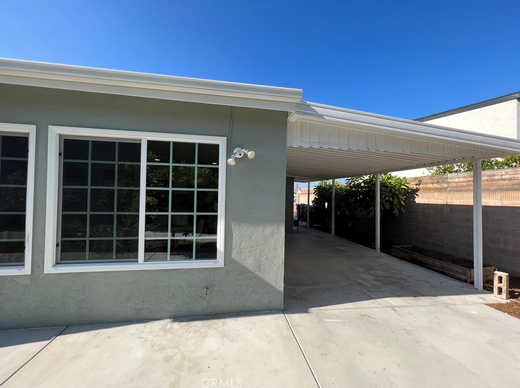 910 Alton Ave, Santa Ana CA  92707-3960 exterior