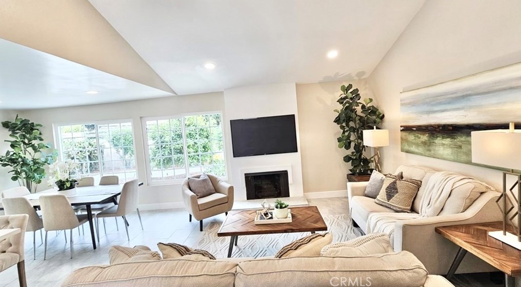 910 Alton Ave, Santa Ana CA  92707-3960 exterior