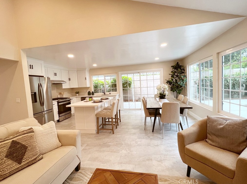 910 Alton Ave, Santa Ana CA  92707-3960 exterior