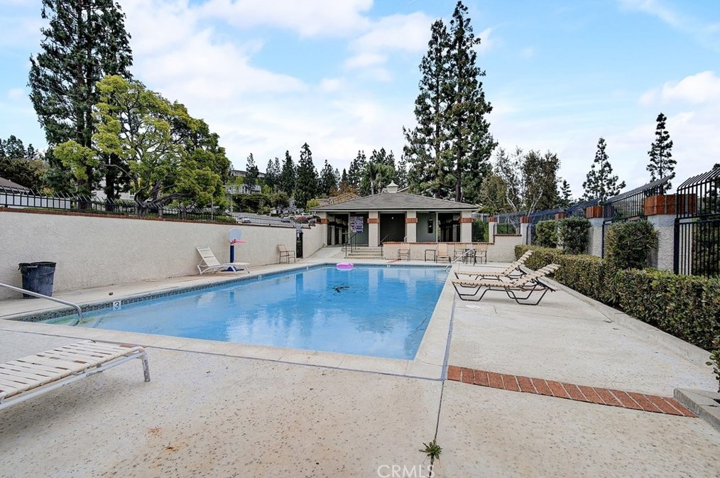 514 Indian Trl, Anaheim CA  92807-4713 exterior