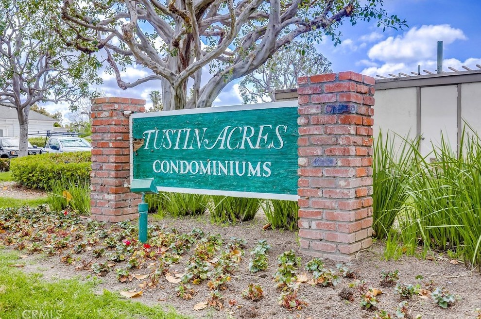 654 Main St, Tustin CA  92780-8509 exterior