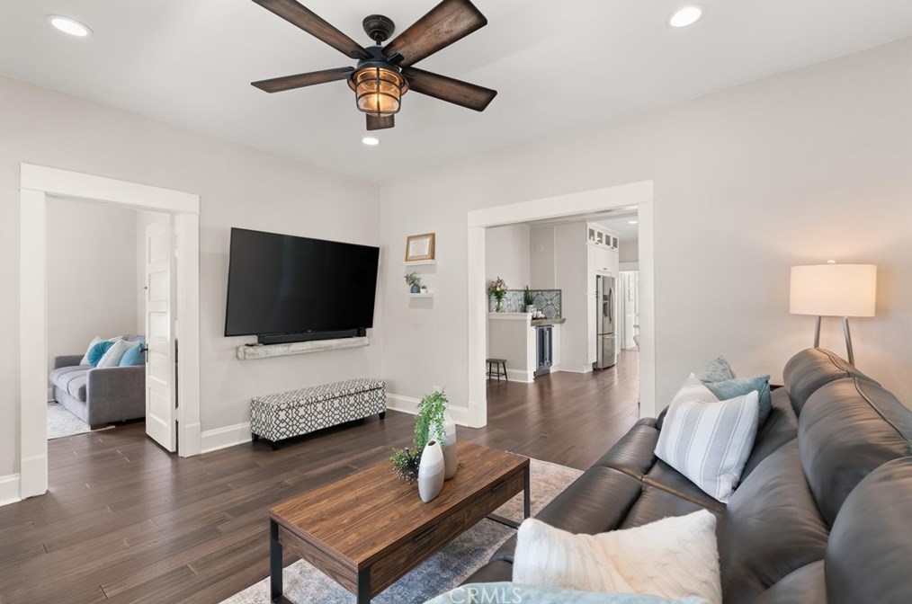 374 Shaffer St, Orange CA 92866-1116 exterior