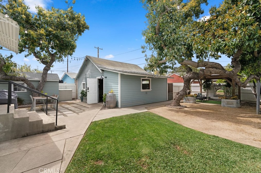 374 Shaffer St, Orange CA 92866-1116 exterior