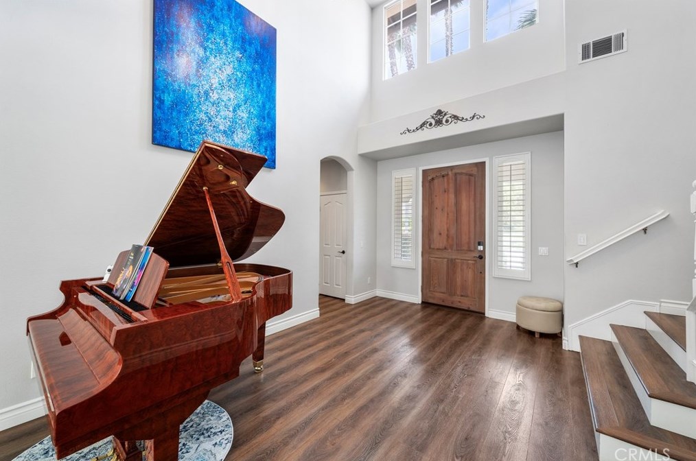 32535 Favara Dr, Temecula CA  92592-9495 exterior