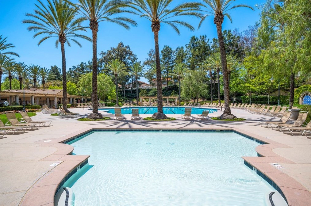 32535 Favara Dr, Temecula CA  92592-9495 exterior