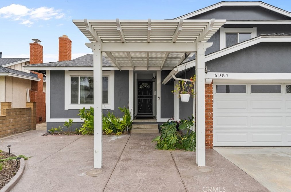 6957 Leilani Ln, Cypress, CA 90630-5719