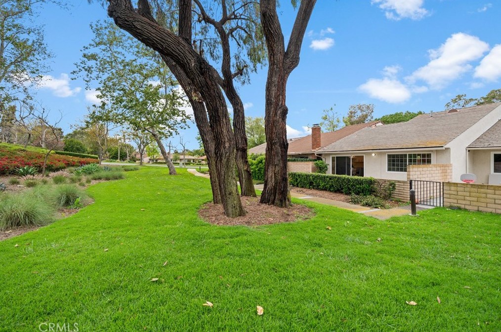 6 Hawthorn, Irvine CA  92612-2331 exterior