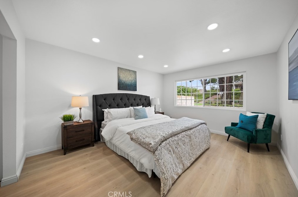 6 Hawthorn, Irvine CA  92612-2331 exterior