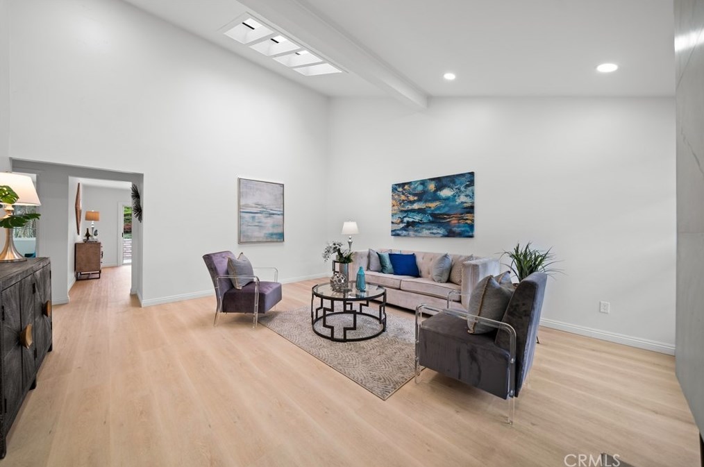 6 Hawthorn, Irvine CA  92612-2331 exterior