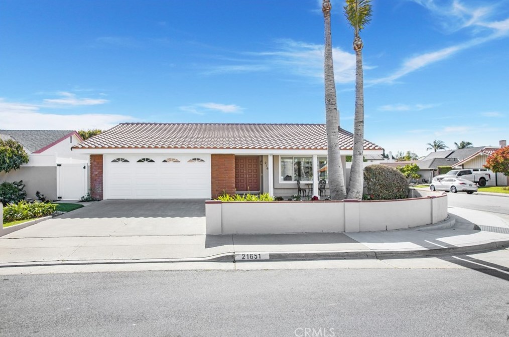 21651 Saluda Cir, Huntington Beach, CA 92646