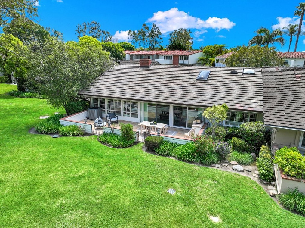2011 Vista Cajon, Newport Beach, CA 92660