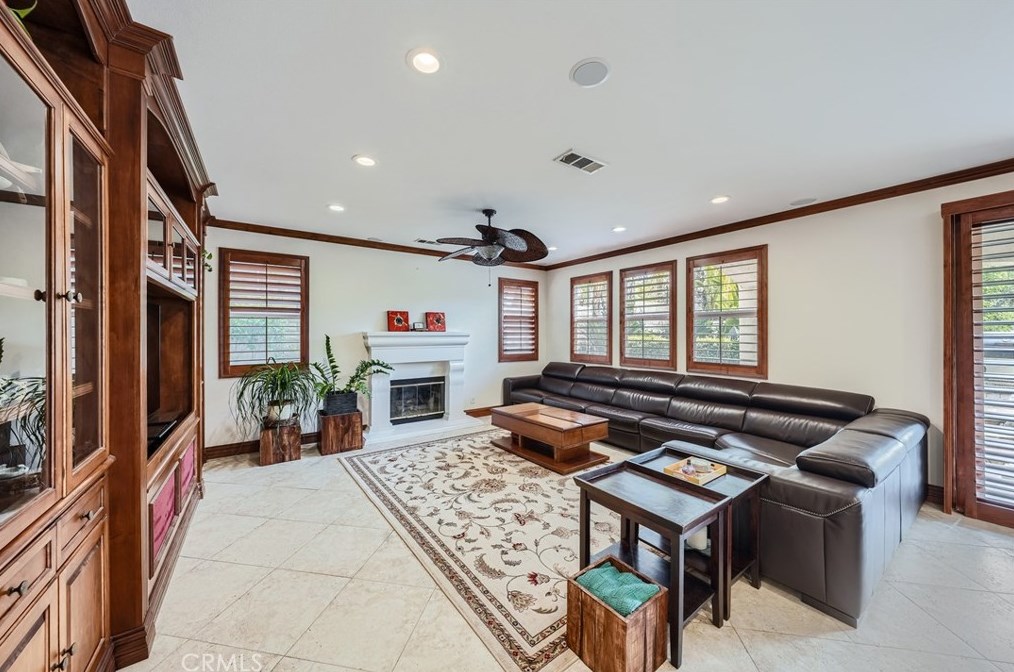 26827 Wyatt Ln, Santa Clarita CA  91381-1001 exterior