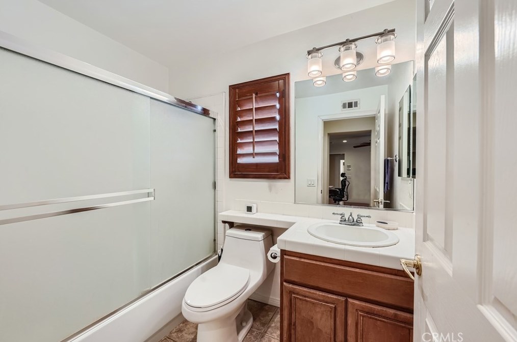 26827 Wyatt Ln, Santa Clarita CA  91381-1001 exterior