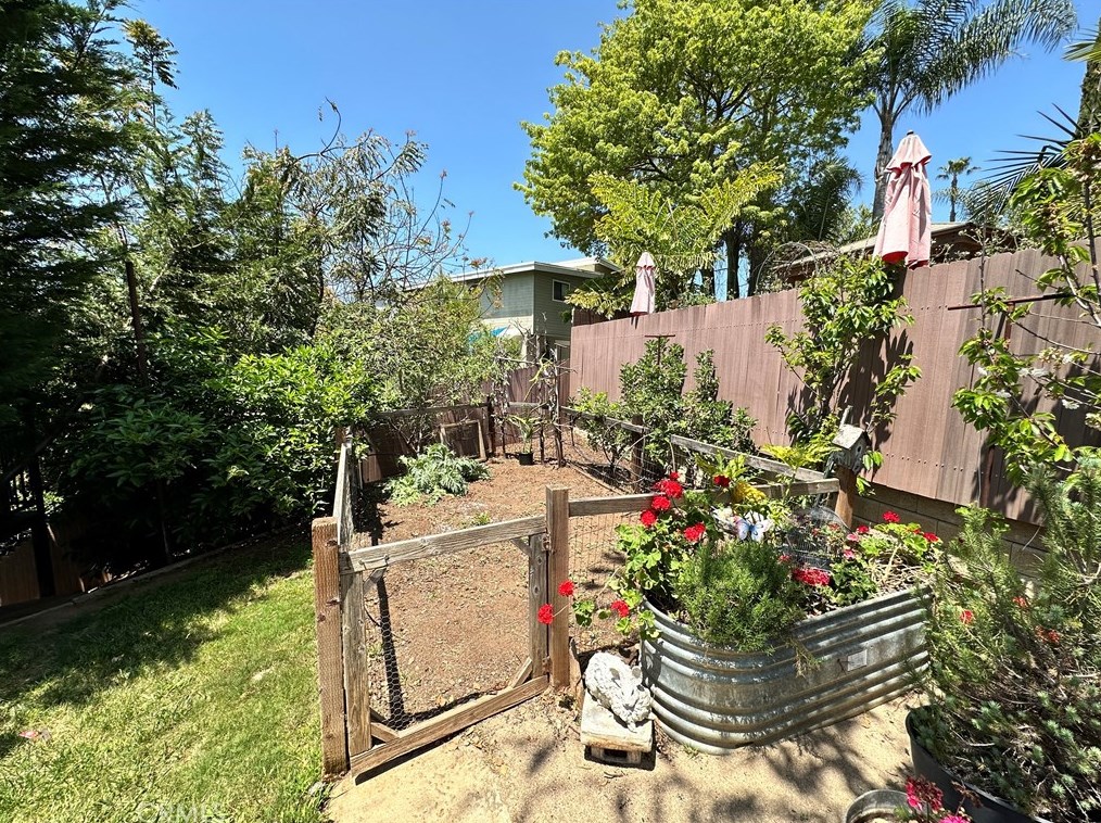 914 Main Ave, Fallbrook CA  92028-1519 exterior