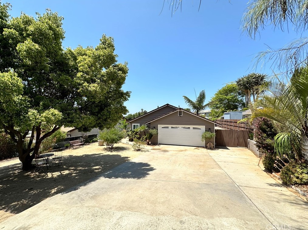 914 Main Ave, Fallbrook CA  92028-1519 exterior