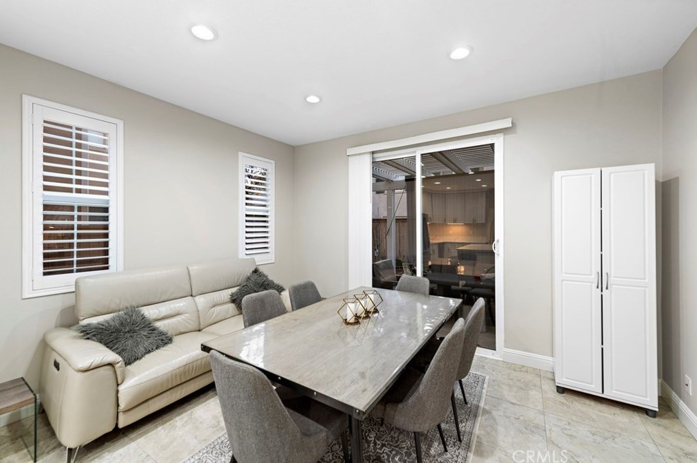 29 Preston, Irvine CA  92618-4047 exterior