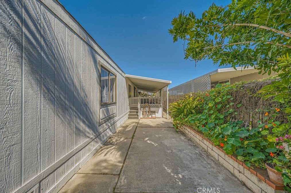 7051 Ellis Ave, Huntington Beach CA  92648-1241 exterior
