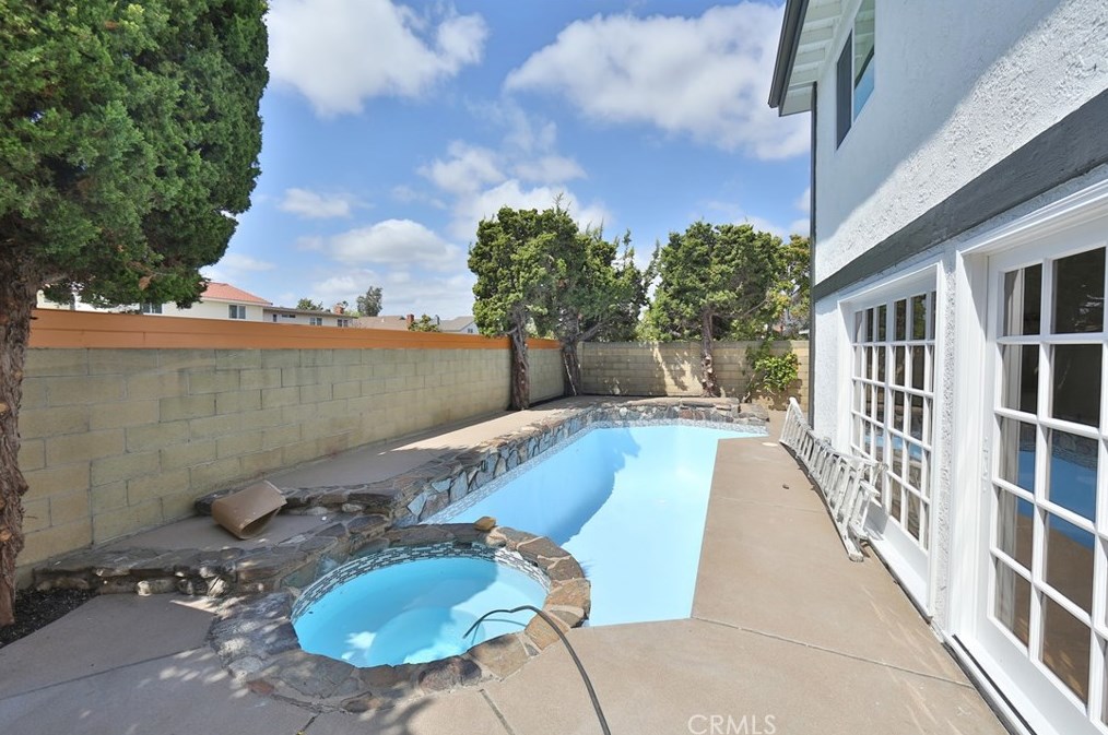 14661 Alder Ln, Tustin CA  92780-6738 exterior