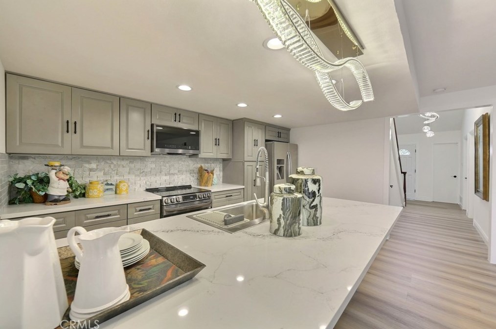 14661 Alder Ln, Tustin CA  92780-6738 exterior