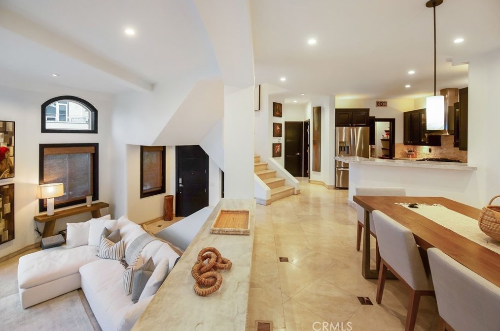 825 Smt Dr, Laguna Beach CA  92651-3421 exterior
