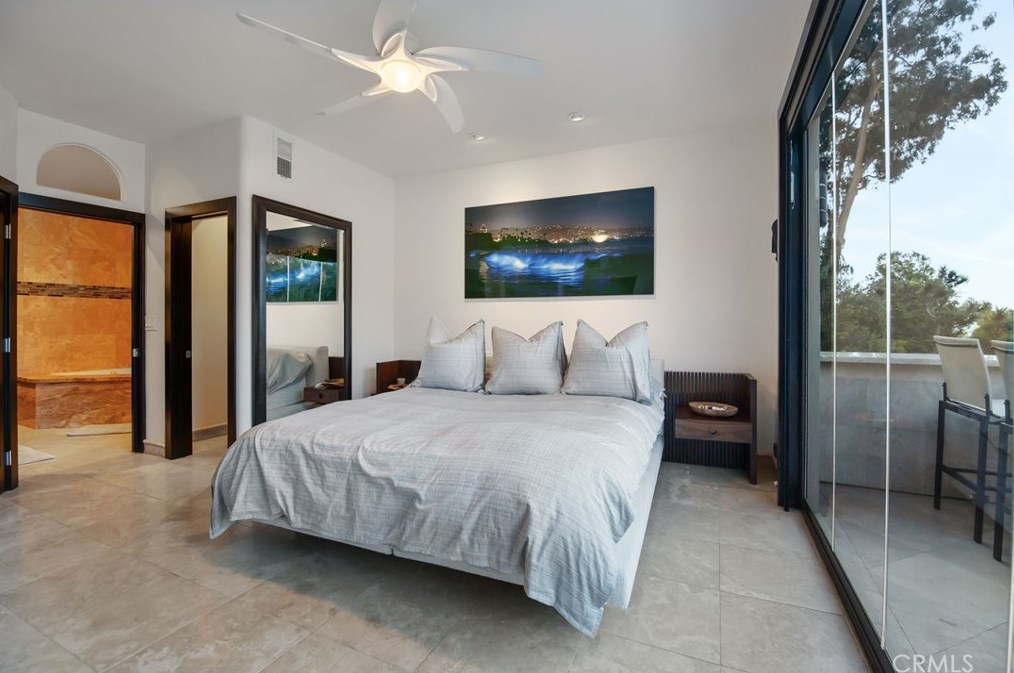 825 Smt Dr, Laguna Beach CA  92651-3421 exterior