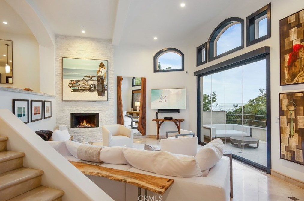 825 Smt Dr, Laguna Beach CA  92651-3421 exterior