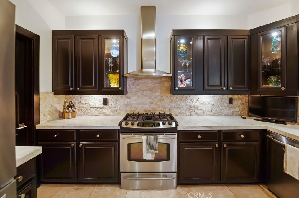 825 Smt Dr, Laguna Beach CA  92651-3421 exterior