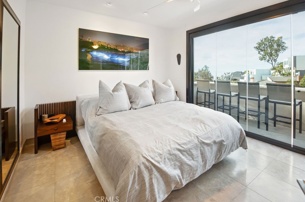 825 Smt Dr, Laguna Beach CA  92651-3421 exterior