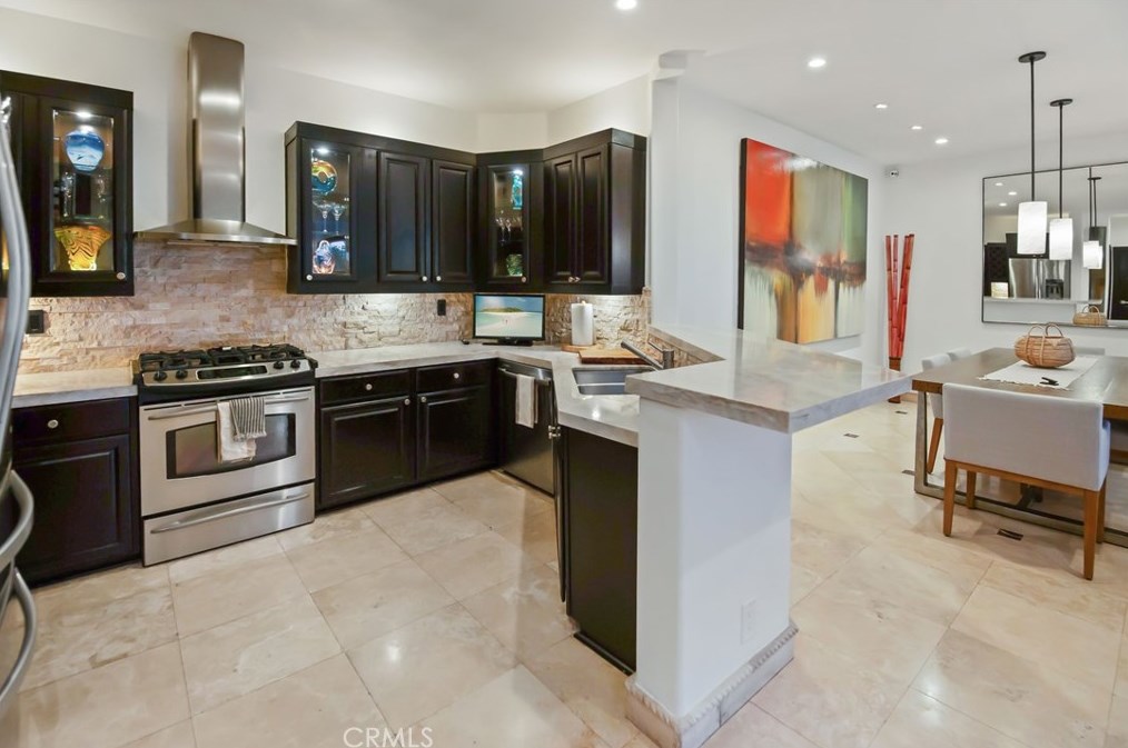 825 Smt Dr, Laguna Beach CA  92651-3421 exterior