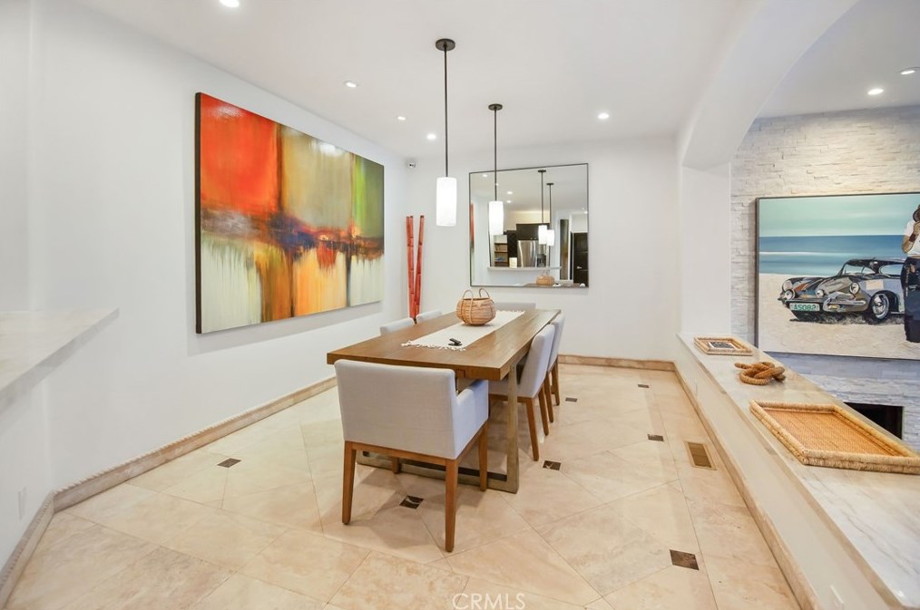 825 Smt Dr, Laguna Beach CA  92651-3421 exterior