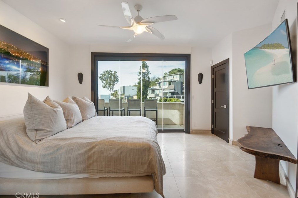 825 Smt Dr, Laguna Beach CA  92651-3421 exterior