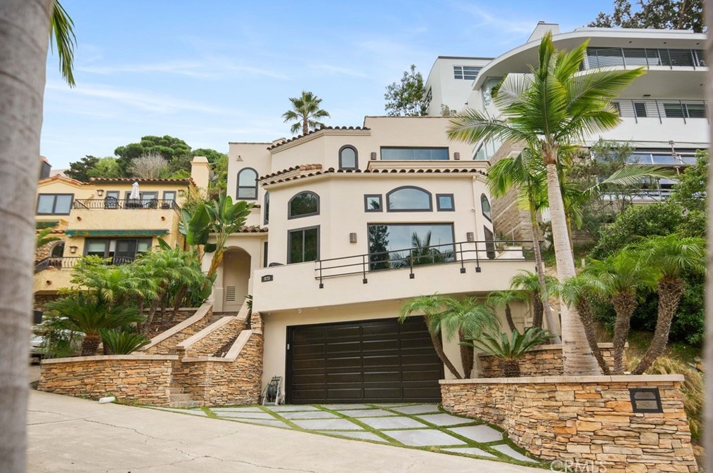 825 Smt Dr, Laguna Beach CA  92651-3421 exterior