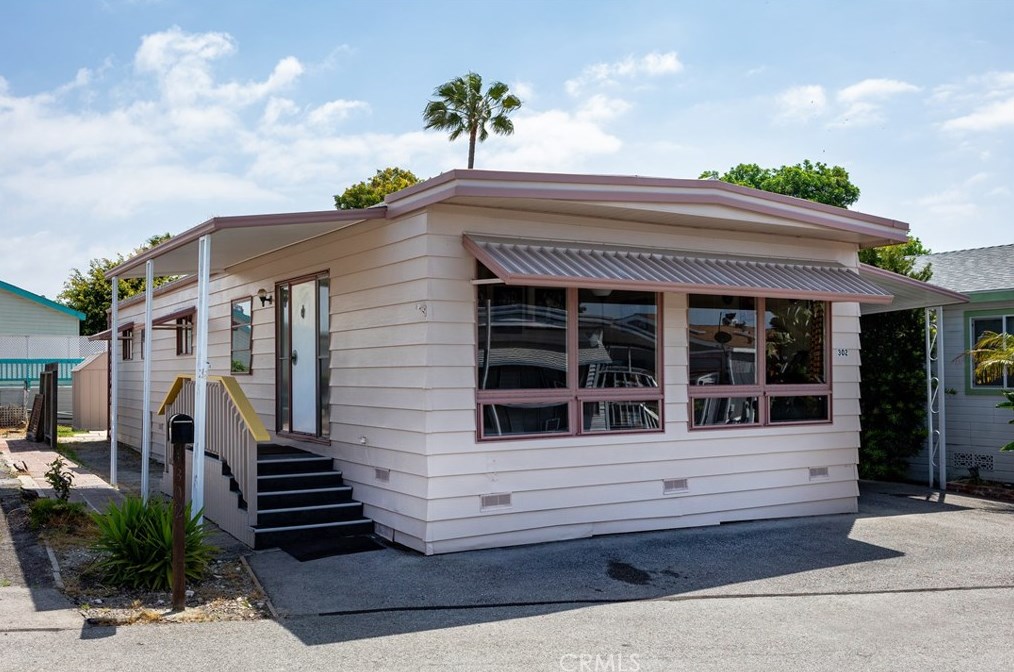 302 Silver Shoals Dr, Long Beach, CA 90803-2327